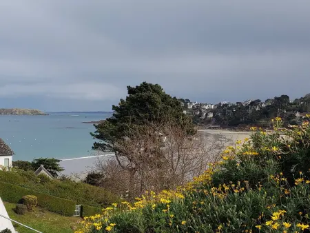 Location appartement à Perros Guirec, Appartement avec balcon, plage de Trestraou, parking inclus