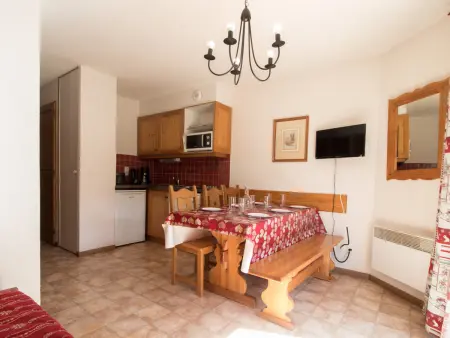 Location appartement à Lanslevillard, Appartement spacieux 5 pers au pied des pistes avec parking et WiFi