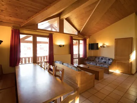 Location appartement à Lanslevillard, Appartement Duplex 10-12 pers. à 20m des pistes avec sauna, wifi et proche commerces