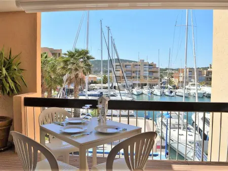 Location appartement à Bormes les Mimosas, Appartement 3 pièces avec piscine et garage, proche plage