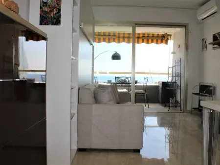 Studio climatisé terrasse vue mer à Villeneuve-Loubet : photo 3