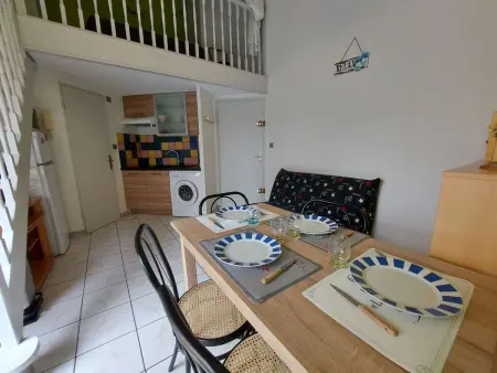 Location appartement à Marseillan Plage, Appartement rénové 2 pièces avec mezzanine, terrasse et accès direct plage