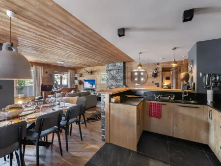 Location appartement à Val d'Isère, Appartement contemporain près des pistes à Val dIsère, 4 chambres, cheminée, parking inclus