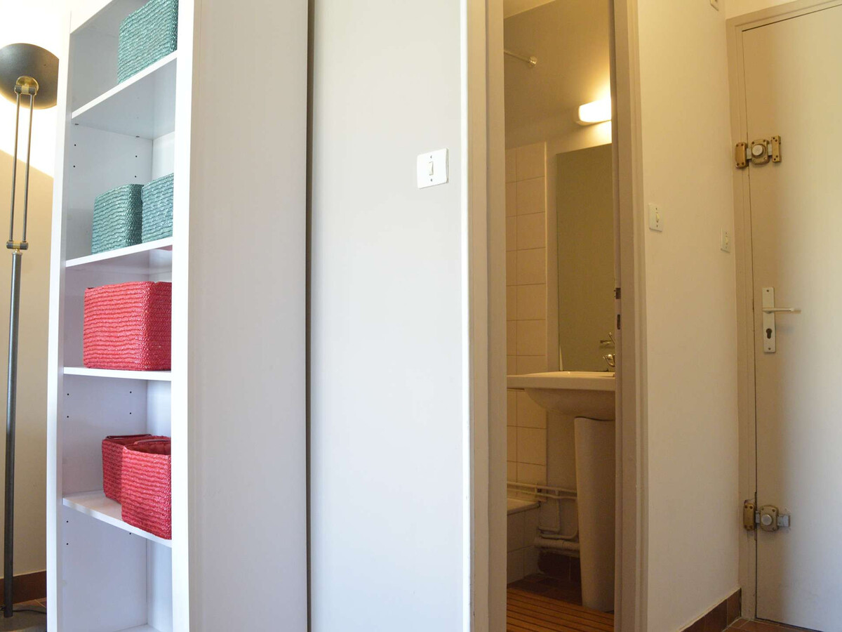 Studio rénové avec loggia, piscine et parking à Cap d'Agde - Photo 5