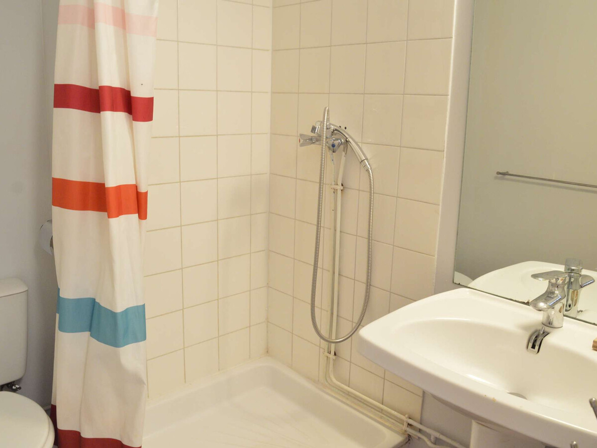 Studio rénové avec loggia, piscine et parking à Cap d'Agde - Photo 9