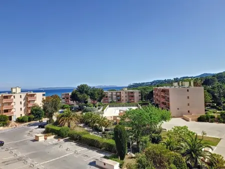 Location appartement à Bormes les Mimosas, Studio cabine climatisé avec piscine et parking à Bormes-les-Mimosas
