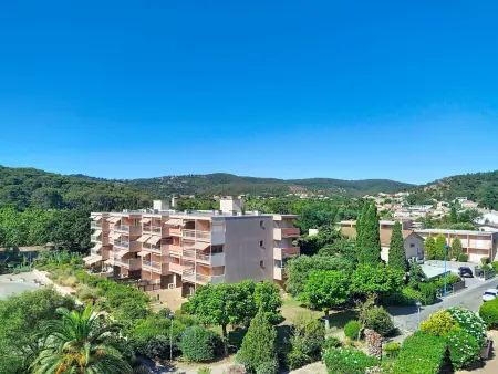 Studio cabine climatisé avec piscine et parking à Bormes-les-Mimosas : photo 2