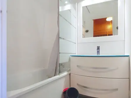 Studio cabine climatisé avec piscine et parking à Bormes-les-Mimosas : photo 8