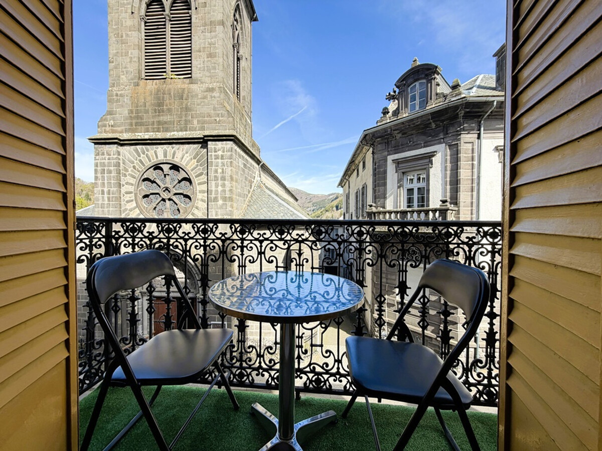 T2 hyper centre Mont-Dore, balcon, canapé convertible - Photo 2
