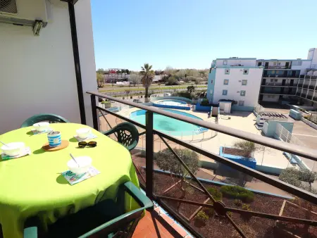 Location appartement à Le Grau du Roi, Studio climatisé, piscine et parking à 650M de la plage