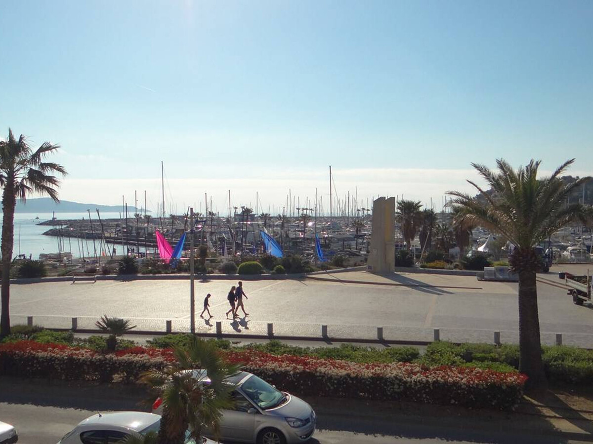 Appartement 2 chambres avec terrasse vue mer à Cavalaire - Photo 1
