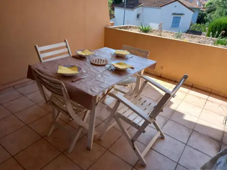 Location appartement à Cavalaire sur Mer, Studio climatisé avec coin nuit et terrasse plein Sud, 10 m², parking inclus