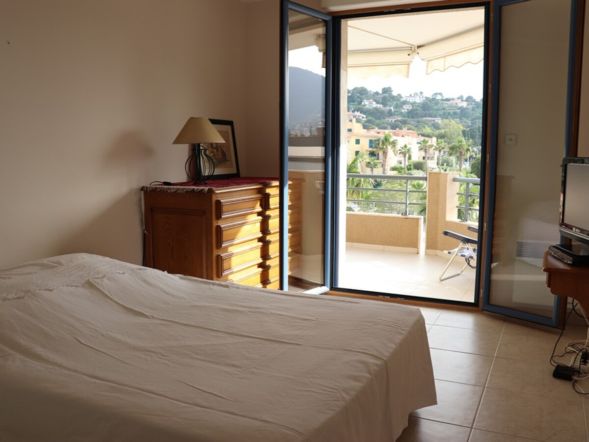 Appartement 2 chambres climatisé, terrasse et garage à Cavalaire - Photo 9