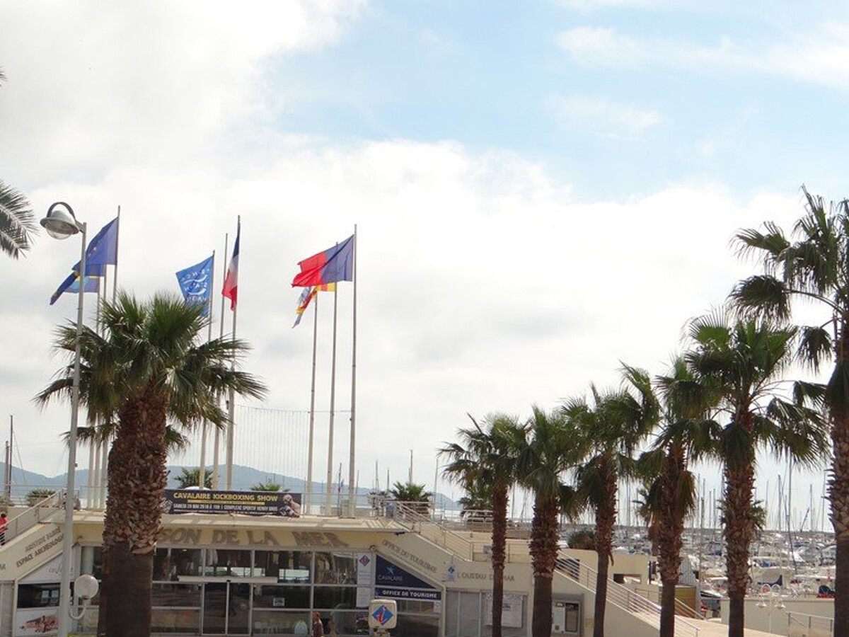 T2 cabine 40m² centre-ville Cavalaire, balcon et clim - Photo 1