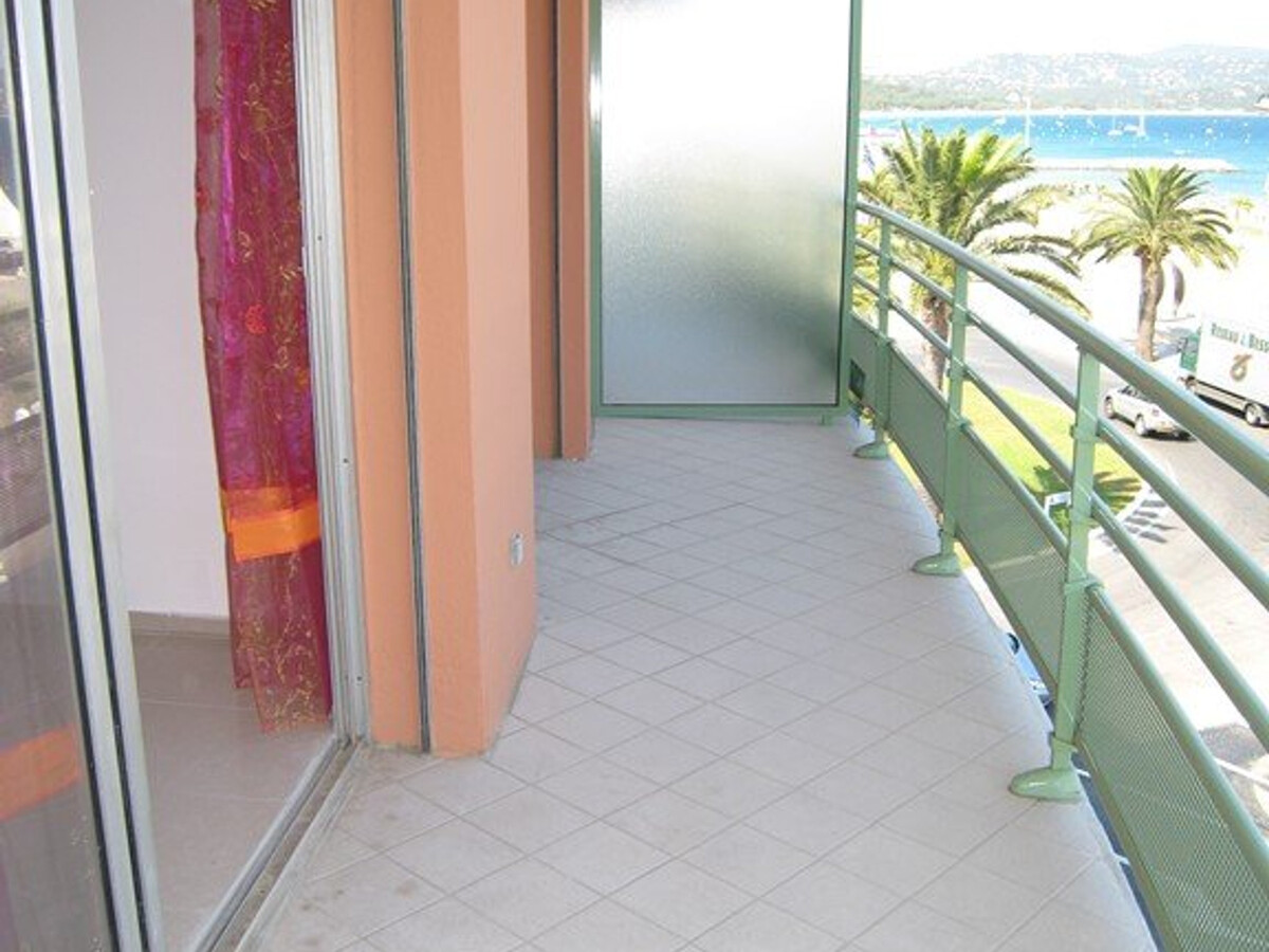 T2 cabine 40m² centre-ville Cavalaire, balcon et clim - Photo 3