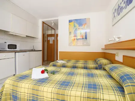 Location appartement à Salou, Studio confortable avec piscine, proche plage, climatisé, terrasse, aire de jeux, 4 pers.