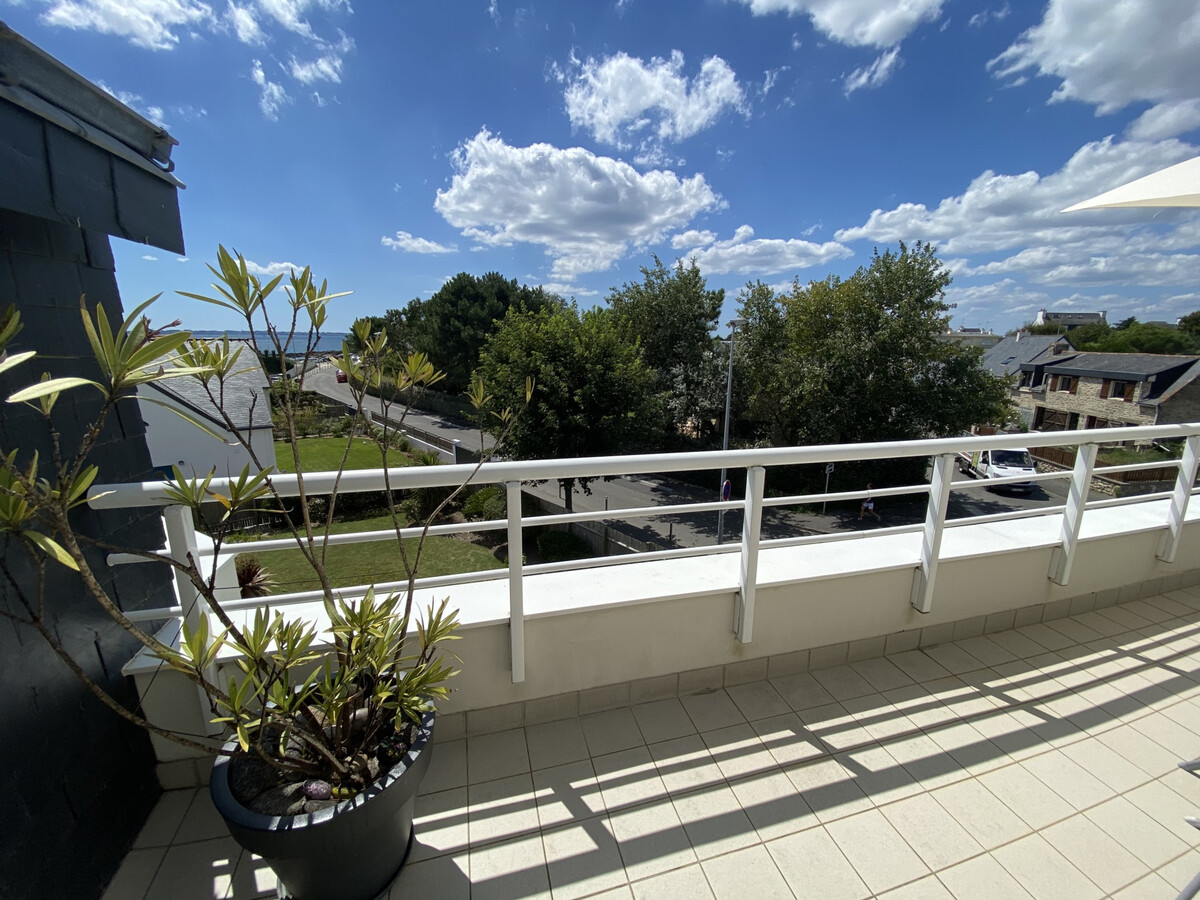 Appartement T3 dernier étage, terrasse vue mer à Larmor-Plage - Photo 8