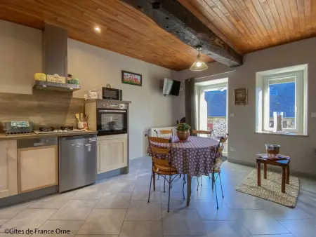 Maison rénovée avec jardin et terrasse à Rives-d'Andaine : photo 2