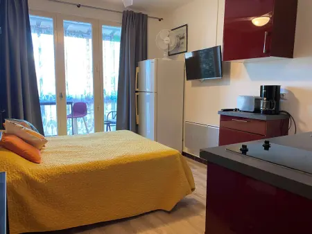 Location appartement à Balaruc les Bains, Joli Studio rénové avec loggia fermée, tout équipé, WIFI, classé 2 étoiles à Balaruc-les-Bains