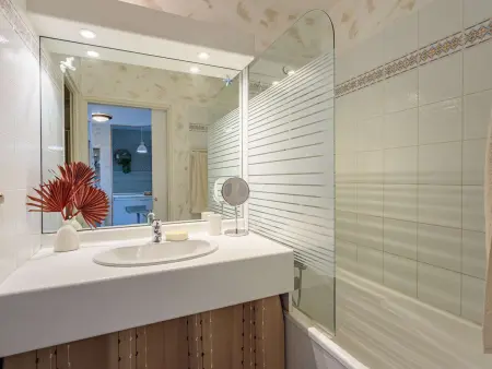 Appartement moderne vue baie à Ciboure, piscine : photo 9