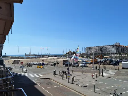 Location appartement à Les Sables d'Olonne, Studio Alcôve - Face au Chenal, 50m Plage/Port, 700m Centre-Ville, Capacité 3 pers., Confort Moderne