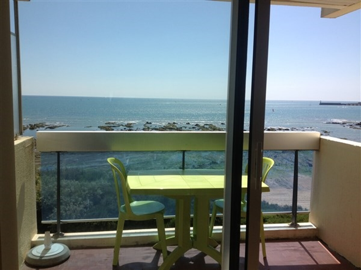 T2 rénové face à la mer avec terrasse et garage - Photo 2