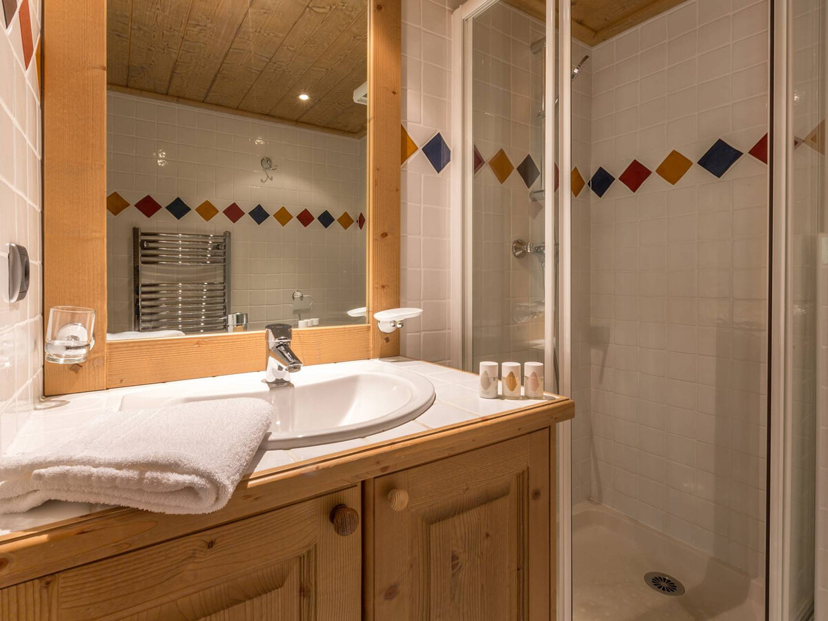Appartement 105m² pied de pistes, piscine et spa inclus - Photo 3