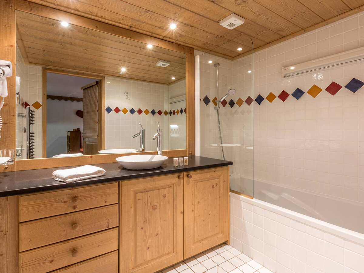 Appartement 105m² pied de pistes, piscine et spa inclus - Photo 5
