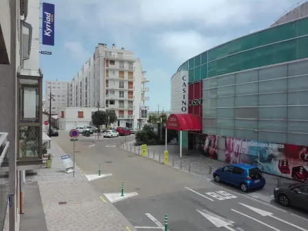 Studio rénové avec balcon aux Sables-d'Olonne, 100m plage : photo 2