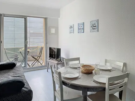 Studio rénové avec balcon aux Sables-d'Olonne, 100m plage : photo 5