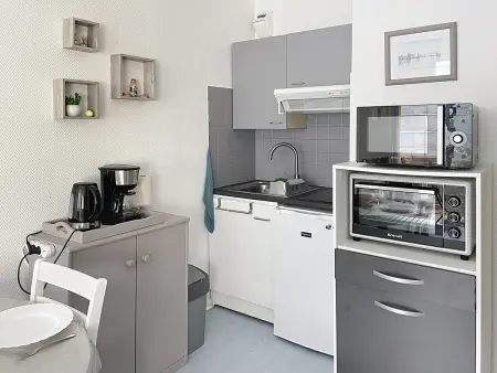 Studio rénové avec balcon aux Sables-d'Olonne, 100m plage : photo 6