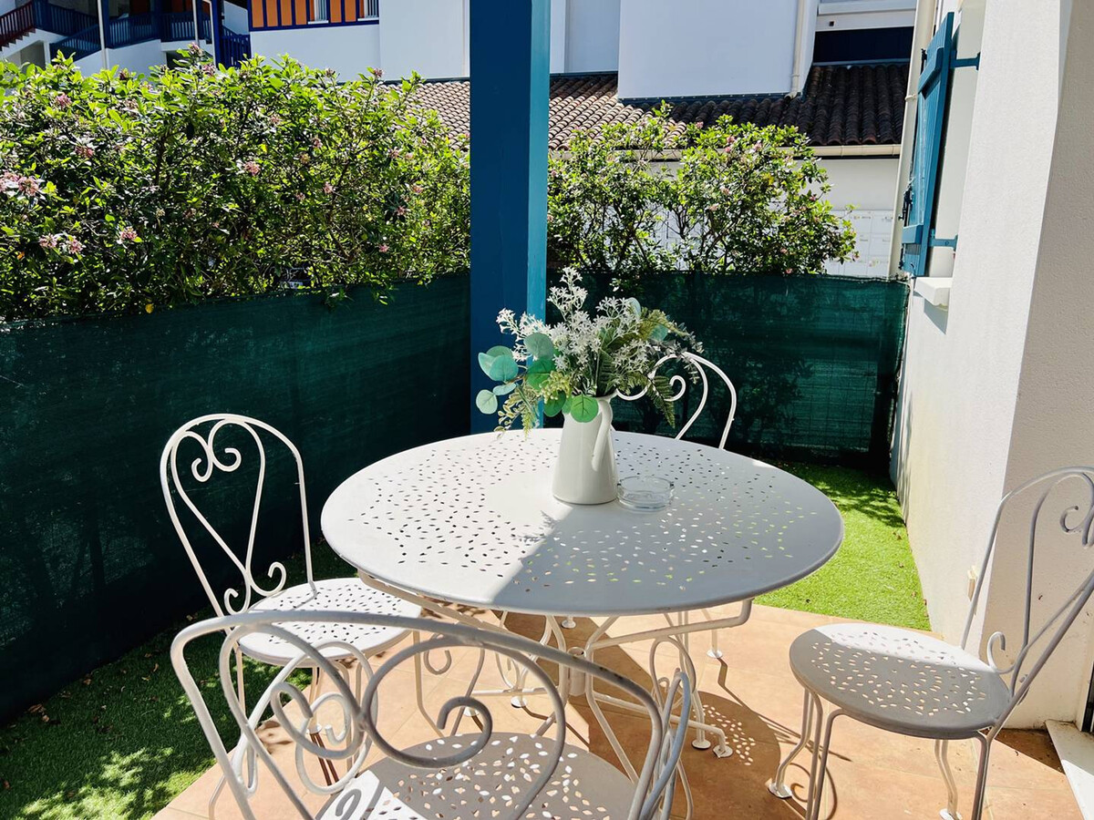 T1 bis avec terrasse, parking et piscine à Cambo-les-Bains - Photo 1