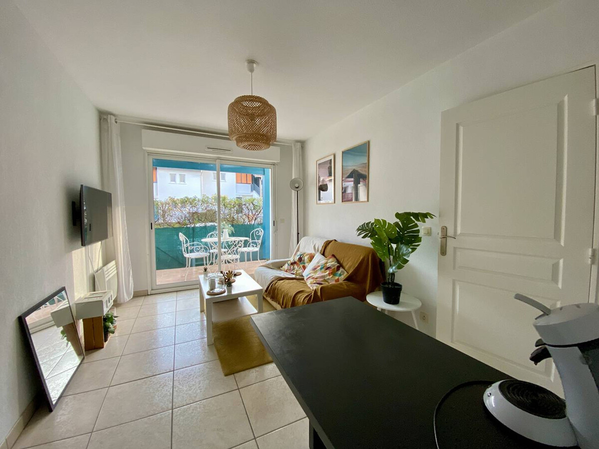 T1 bis avec terrasse, parking et piscine à Cambo-les-Bains - Photo 4