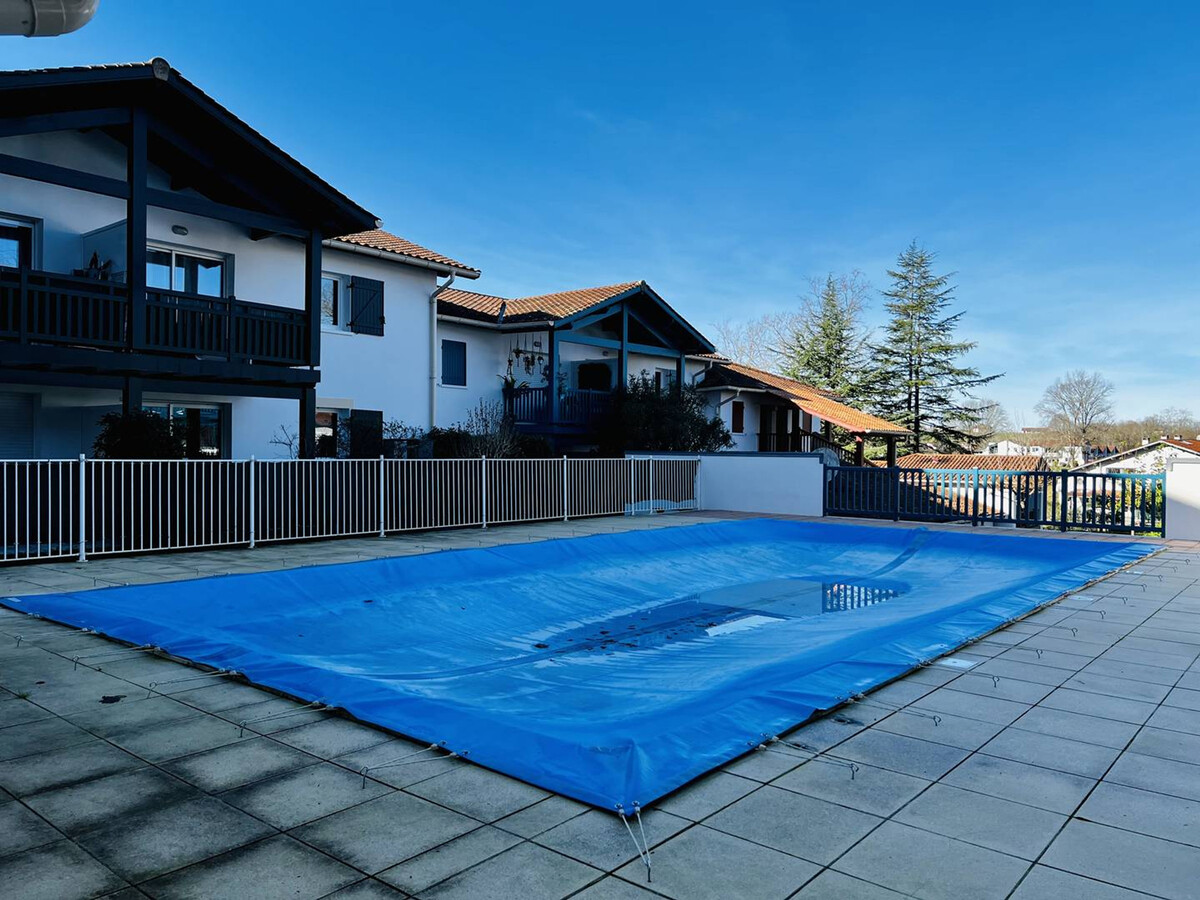 T1 bis avec terrasse, parking et piscine à Cambo-les-Bains - Photo 17