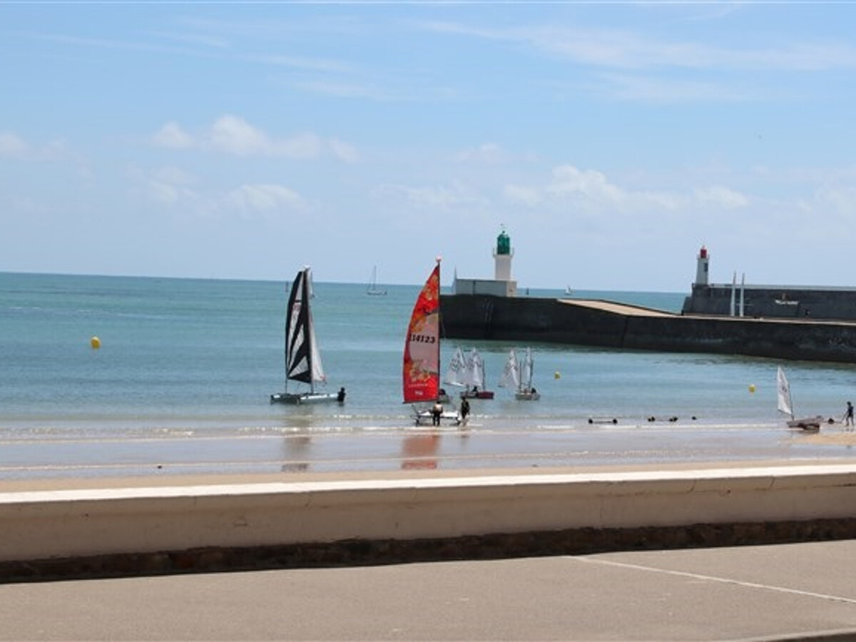 Appartement 2 pièces rénové face mer aux Sables-d'Olonne - Photo 1