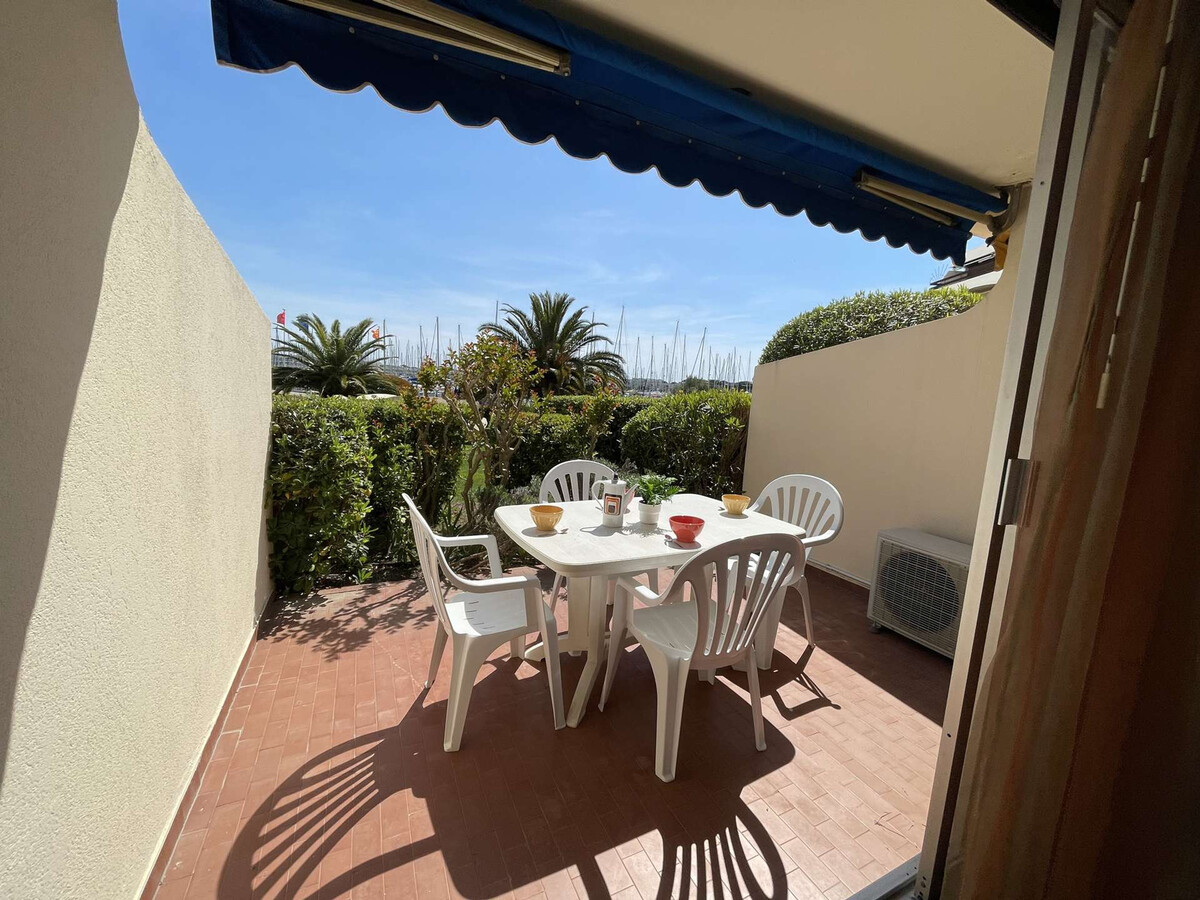 Studio climatisé avec terrasse à Port Camargue - Photo 2