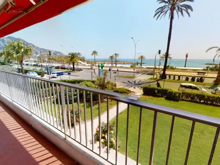 Studio rénové face mer avec terrasse à Menton : photo 2