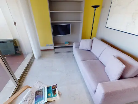 Studio rénové face mer avec terrasse à Menton : photo 6
