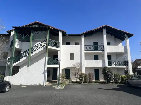 Location appartement à Cambo les Bains, Studio avec Terrasse et Parking, Animaux Admis, Proche Thermes