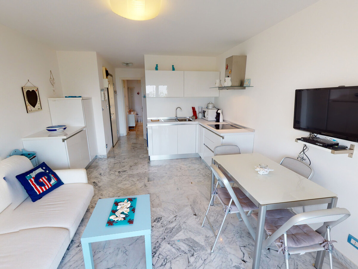 2 pièces rénové avec balcon sud et vue mer, Menton - Photo 2
