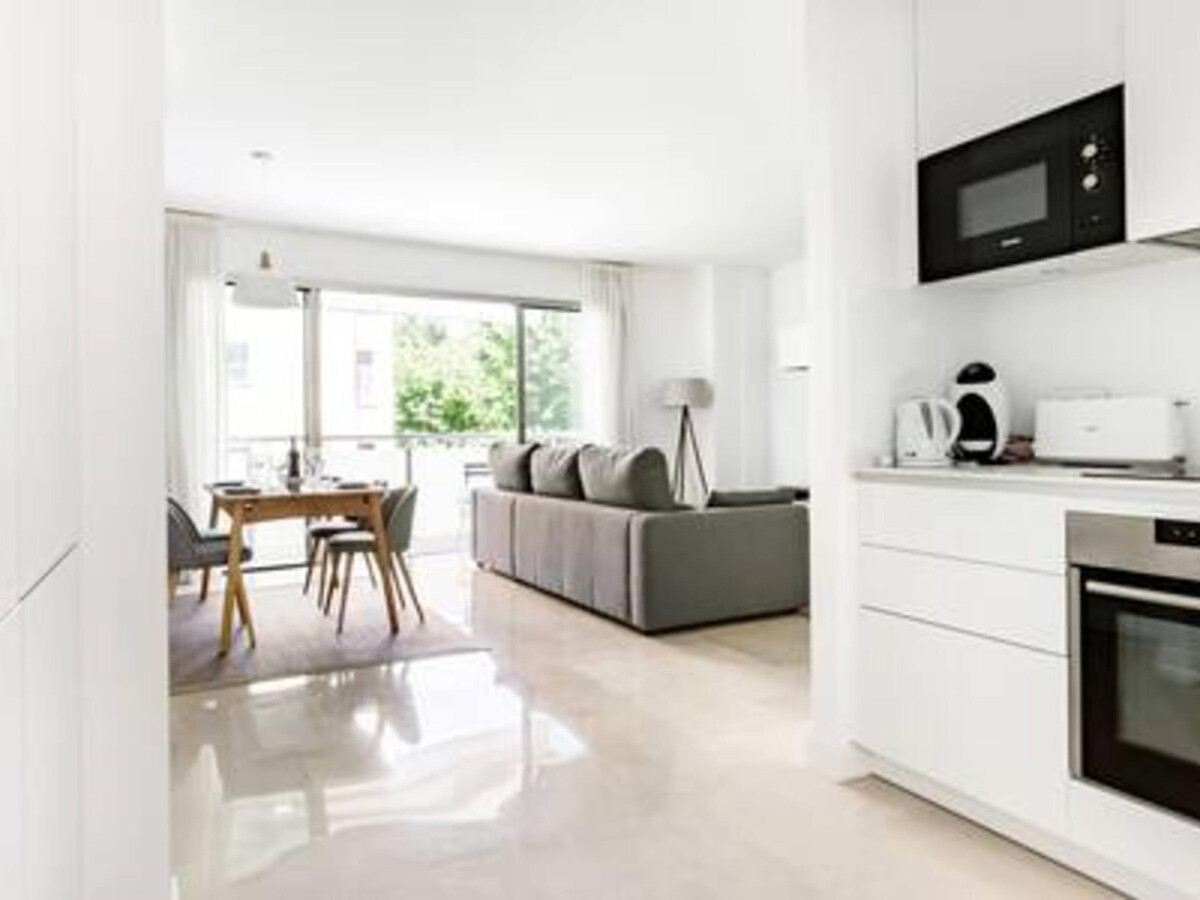 Appartement scandinave 2ch avec balcon, centre Marbella - Photo 9