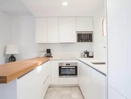 Appartement Rénové avec Balcon, Parking et Wi-Fi Gratuit à Marbella - Photo 5
