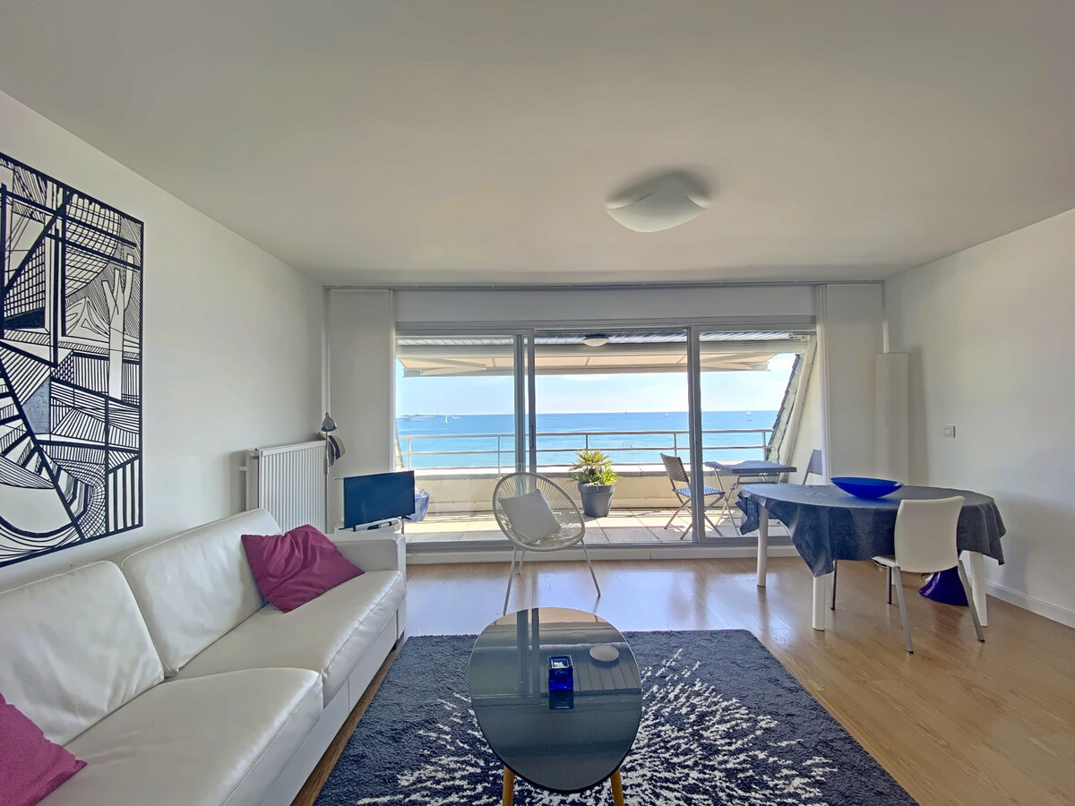 T1 bis pleine vue mer avec terrasse à Larmor-Plage - Photo 4