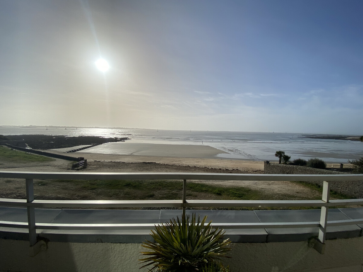 T1 bis pleine vue mer avec terrasse à Larmor-Plage - Photo 11