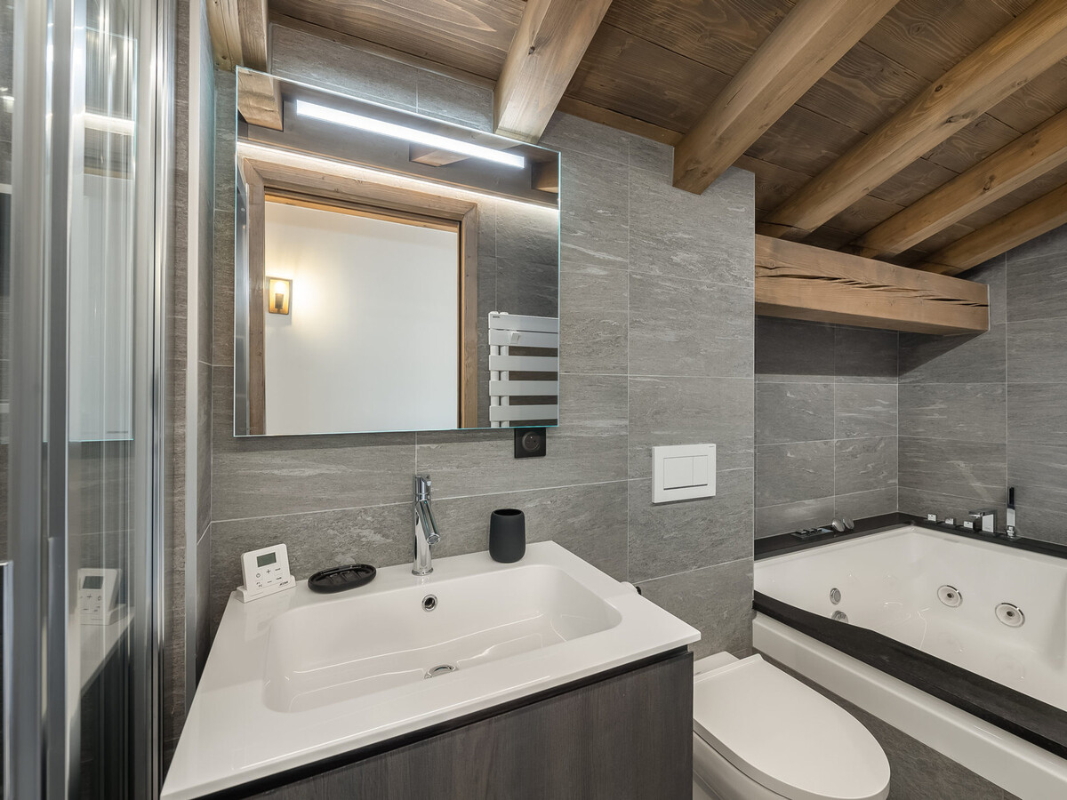 Appartement 5 chambres à Megève avec home-cinéma et accès bien-être - Photo 10