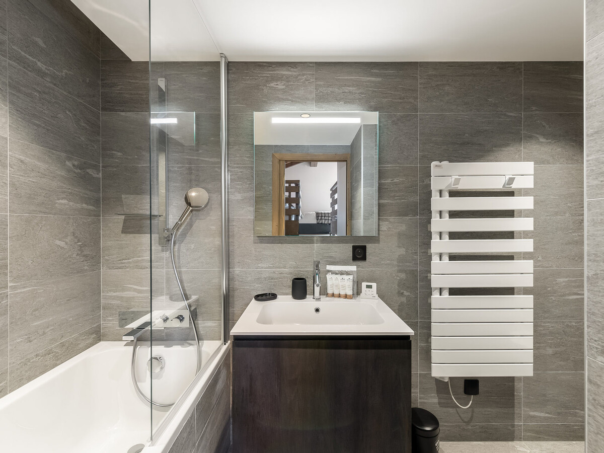 Appartement 5 chambres à Megève avec home-cinéma et accès bien-être - Photo 12