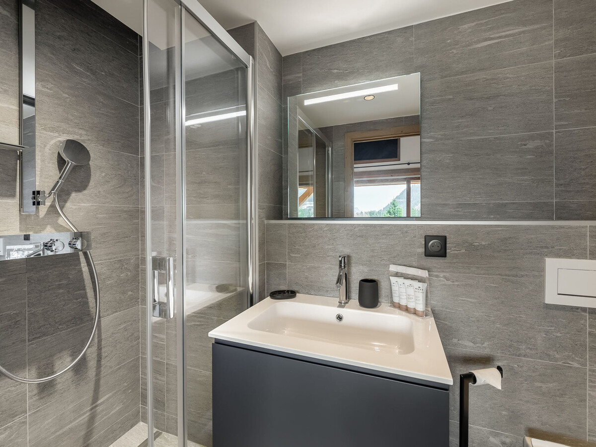 Appartement 5 chambres à Megève avec home-cinéma et accès bien-être - Photo 15