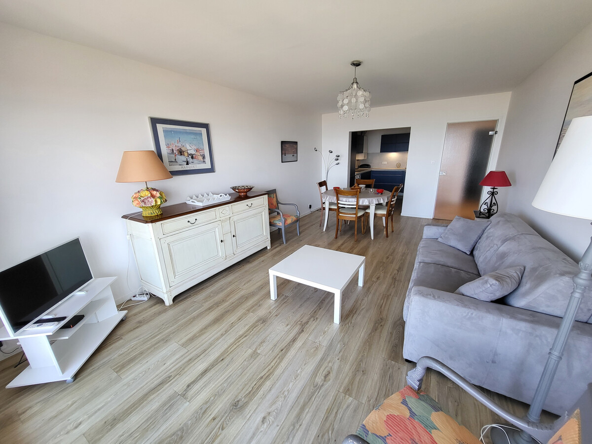 T3 rénové face à la mer aux Sables-d'Olonne + garage - Photo 7