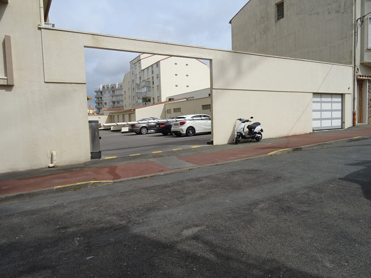 T3 rénové face à la mer aux Sables-d'Olonne + garage - Photo 16