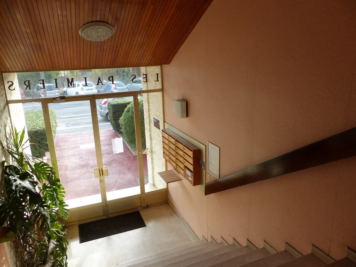 T2 climatisé avec terrasse 20 m² vue mer au Lavandou - Photo 2